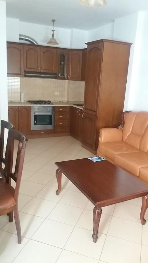 Renting House فلورا المظهر الخارجي الصورة