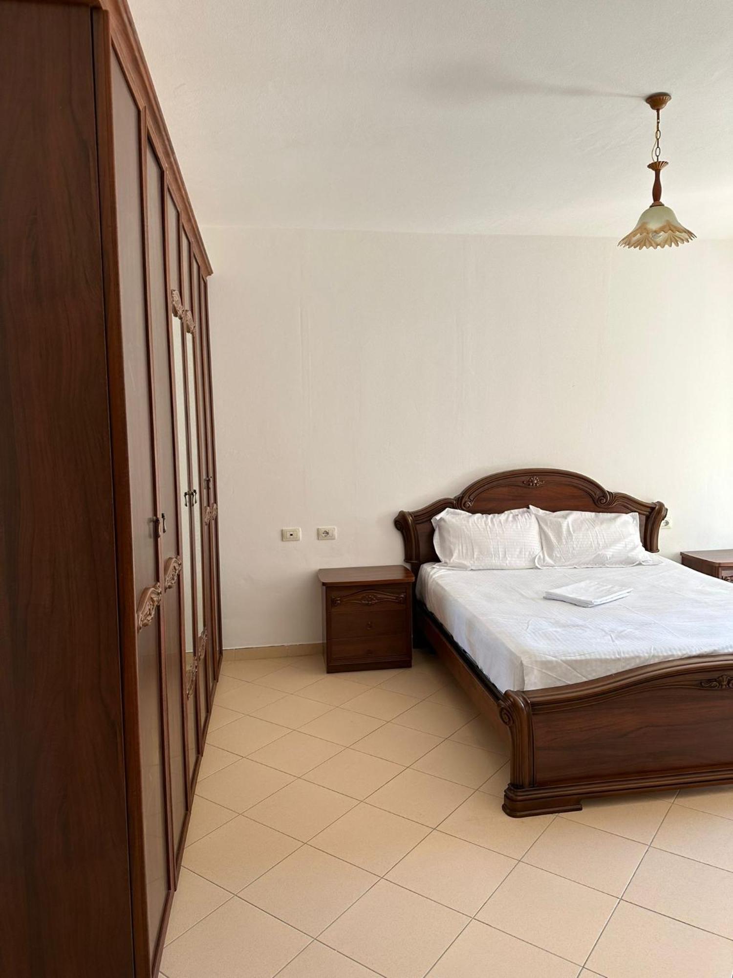 Renting House فلورا المظهر الخارجي الصورة