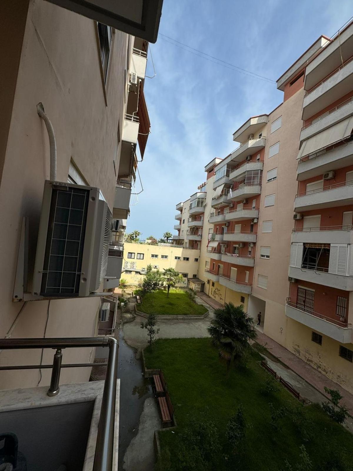 Renting House فلورا المظهر الخارجي الصورة